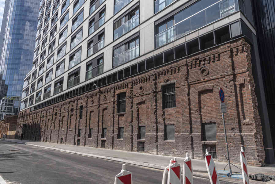 Polonia - Varsovia 179 - restos Gueto Judío de Varsovia.jpg
